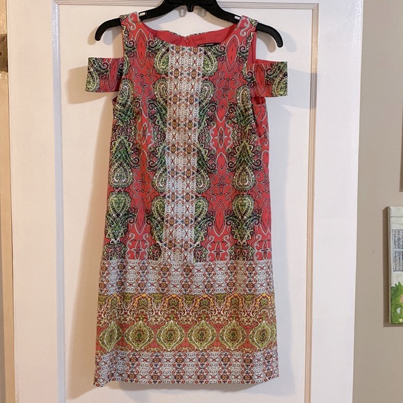 Maggy London Paisley Medallion Cold-Shoulder Sheath Dress- Size 4 - Picture 1 of 6